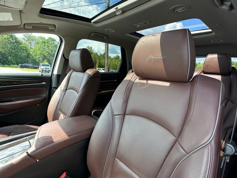 Used 2021 Buick Enclave Avenir w/ Avenir Technology Package AWD/4WD image 13