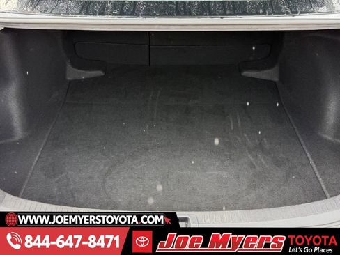 Used 2025 Toyota Corolla LE image 28