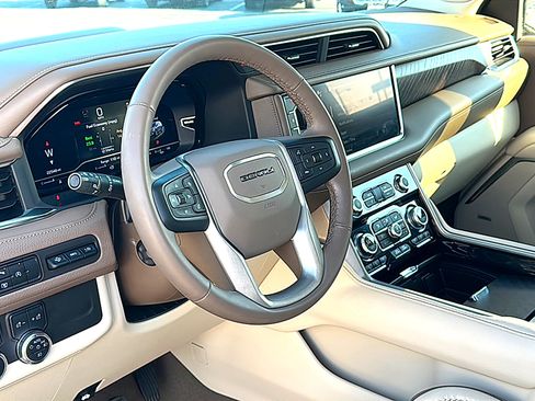 Used 2024 GMC Yukon Denali RWD image 12
