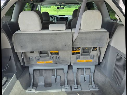Used 2014 Toyota Sienna LE FWD image 11
