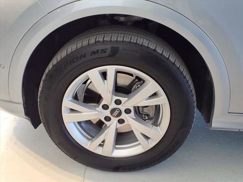 Certified 2025 Audi Q5 Premium w/ Convenience Package image 8