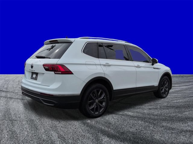Used 2022 Volkswagen Tiguan SE w/ Panoramic Sunroof Package FWD image 4