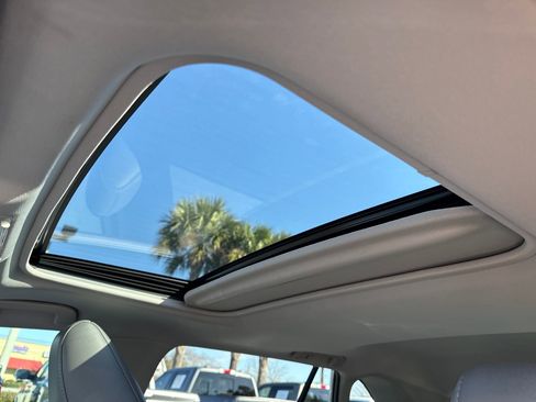 Used 2021 Toyota RAV4 XLE Premium image 17