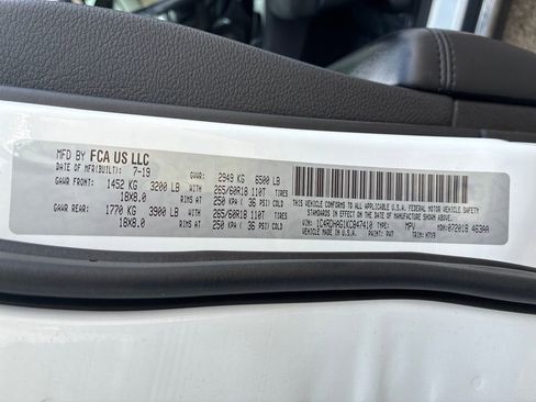 Used 2019 Dodge Durango SXT image 29