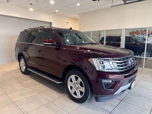 Used 2020 Ford Expedition XLT w/ Equipment Group 202A AWD/4WD image 3