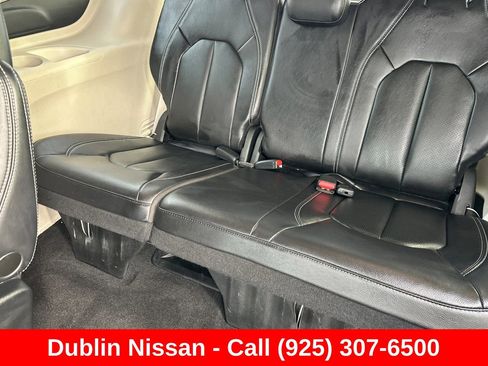Used 2022 Chrysler Pacifica Touring-L FWD image 19