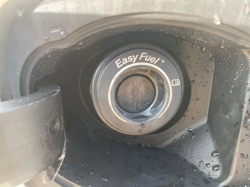 Used 2023 Ford Explorer XLT w/ Equipment Group 202A image 7