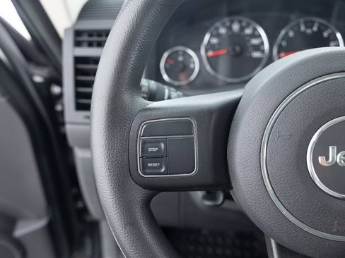Used 2012 Jeep Liberty Sport AWD/4WD image 35