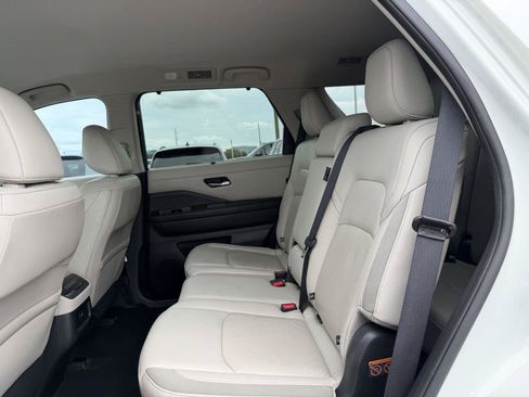 Used 2024 Nissan Pathfinder SL AWD/4WD image 18