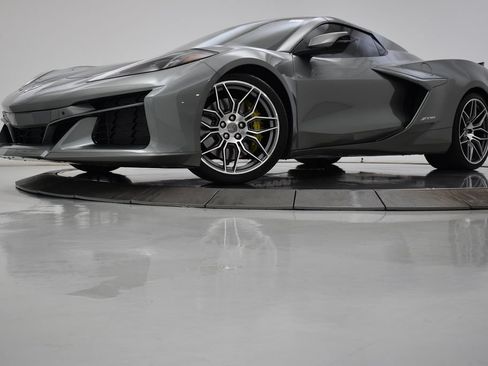 Used 2024 Chevrolet Corvette Z06 RWD image 7