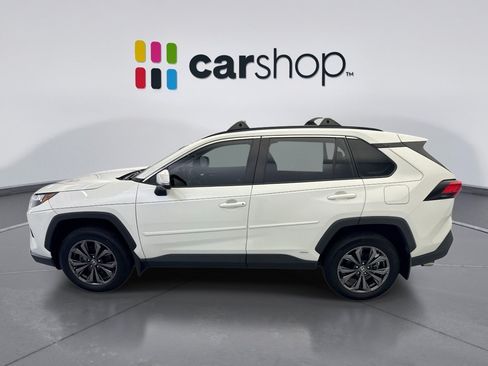 Used 2022 Toyota RAV4 XLE Premium AWD/4WD image 2