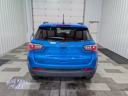 Used 2025 Jeep Compass Latitude w/ Convenience Group AWD/4WD image 3