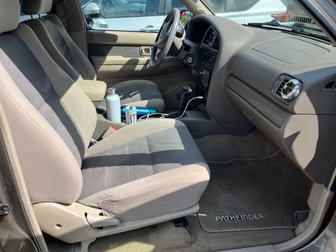 Used 2001 Nissan Pathfinder SE AWD/4WD image 7