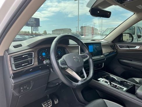 Used 2024 Volkswagen Atlas SEL Premium R-Line image 20