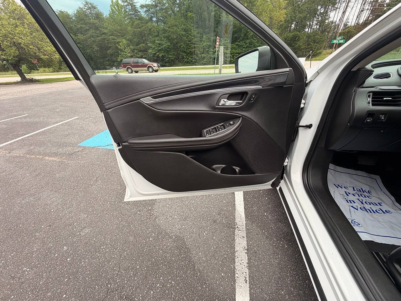 Used 2018 Chevrolet Impala LT FWD image 11