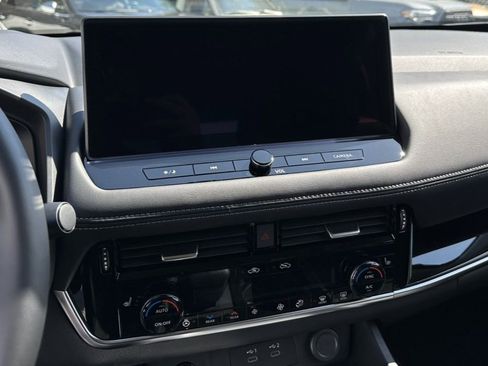 New 2025 Nissan Rogue SL w/ Tech Package image 18