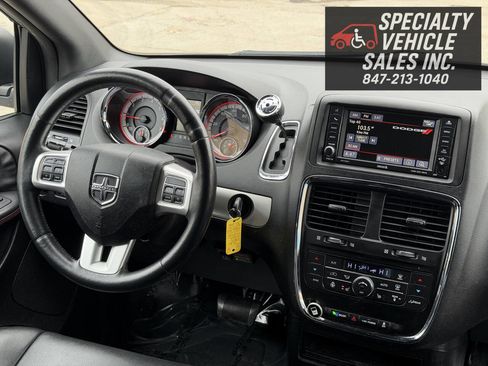 Used 2014 Dodge Grand Caravan R/T image 40