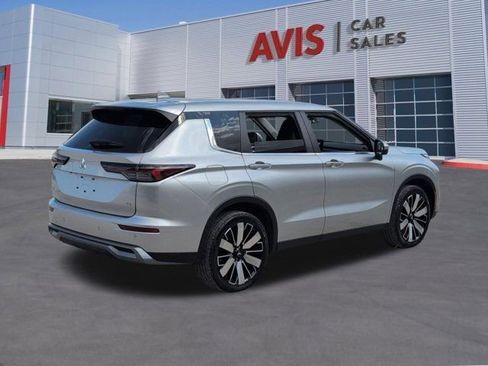 Used 2025 Mitsubishi Outlander SE FWD image 6
