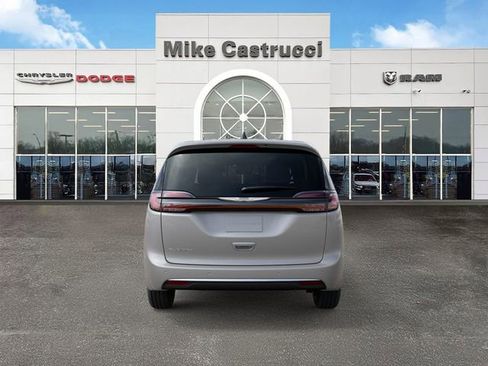 New 2026 Chrysler Pacifica Select image 7