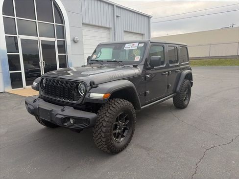 Used 2025 Jeep Wrangler Willys image 3