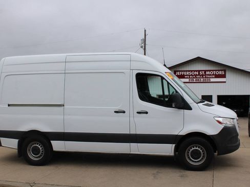 Used 2021 Freightliner Sprinter 2500 RWD image 1
