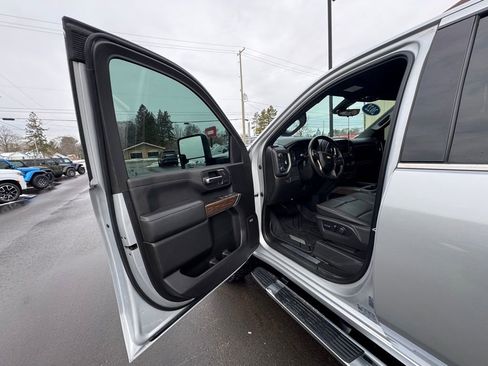 Used 2022 Chevrolet Silverado 2500 High Country w/ Z71 Off-Road Package image 11