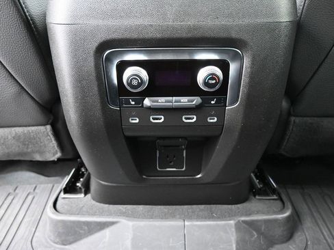 Used 2024 GMC Yukon XL Denali w/ Advanced Technology Package image 24