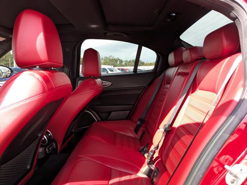 Used 2022 Alfa Romeo Giulia Veloce image 12