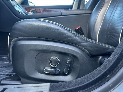 Used 2019 Jaguar XJ R-Sport image 14