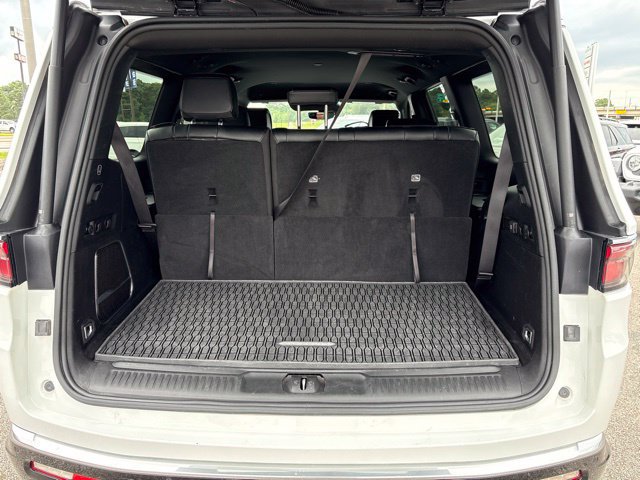 Used 2024 Jeep Wagoneer Series II AWD/4WD image 8
