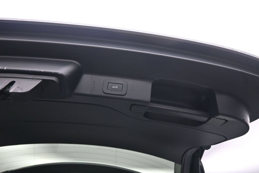 Used 2023 Jaguar F-PACE R-Dynamic S AWD/4WD image 19