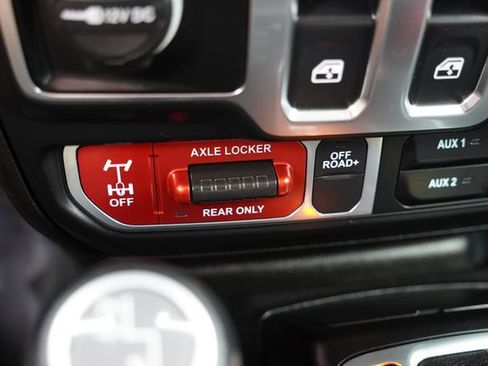 Used 2025 Jeep Wrangler Sport AWD/4WD image 28