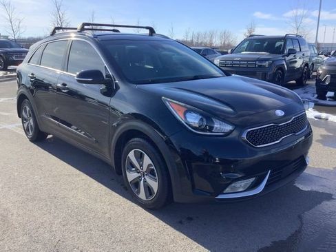Used 2018 Kia Niro EX image 3