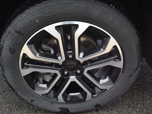 Used 2022 Jeep Compass Limited image 42