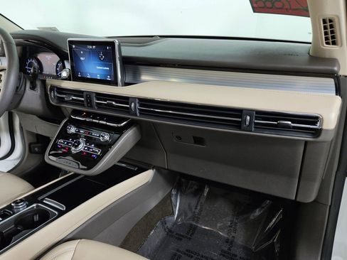 Used 2022 Lincoln Corsair Standard image 14