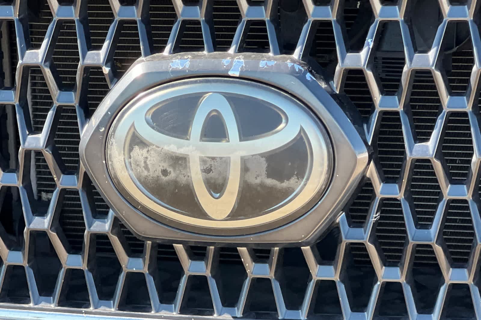 Used 2018 Toyota Tacoma TRD Sport w/ Technology Package AWD/4WD image 16
