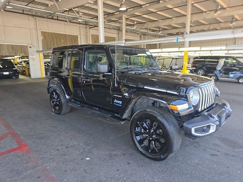 Used 2021 Jeep Wrangler Unlimited Sahara w/ Cold Weather Group AWD/4WD image 3