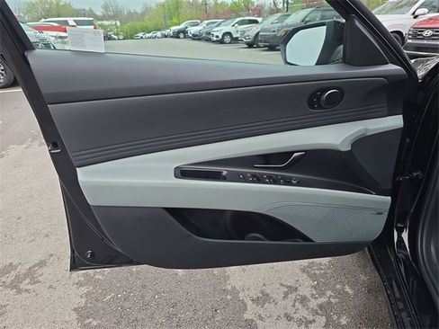New 2025 Hyundai Elantra Limited image 13