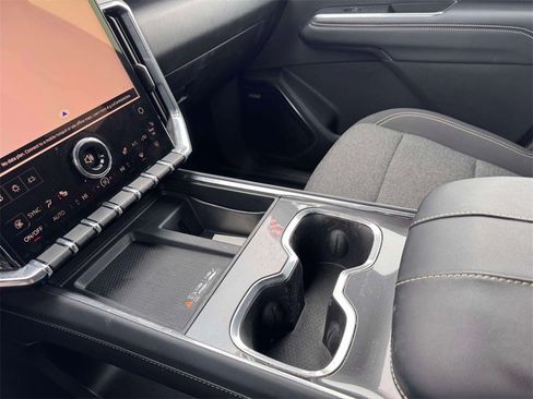 Used 2025 GMC Acadia Elevation image 21