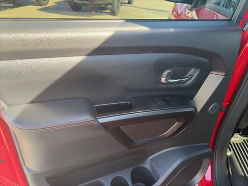 Used 2024 Nissan Titan PRO-4X w/ Pro-4x Convenience Package image 12