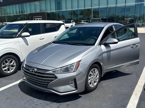 Used 2020 Hyundai Elantra SE w/ Cargo Package (C1) FWD image 6