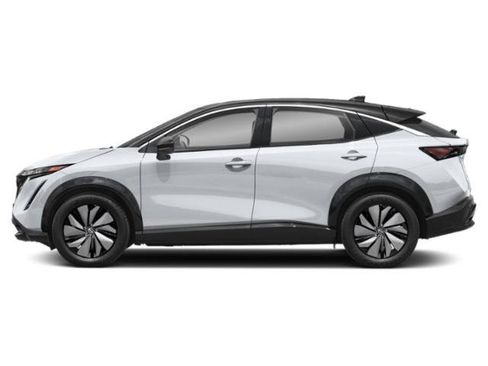 Used 2025 Nissan Ariya AWD image 3
