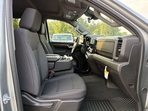 Used 2025 GMC Sierra 1500 SLE AWD/4WD image 17
