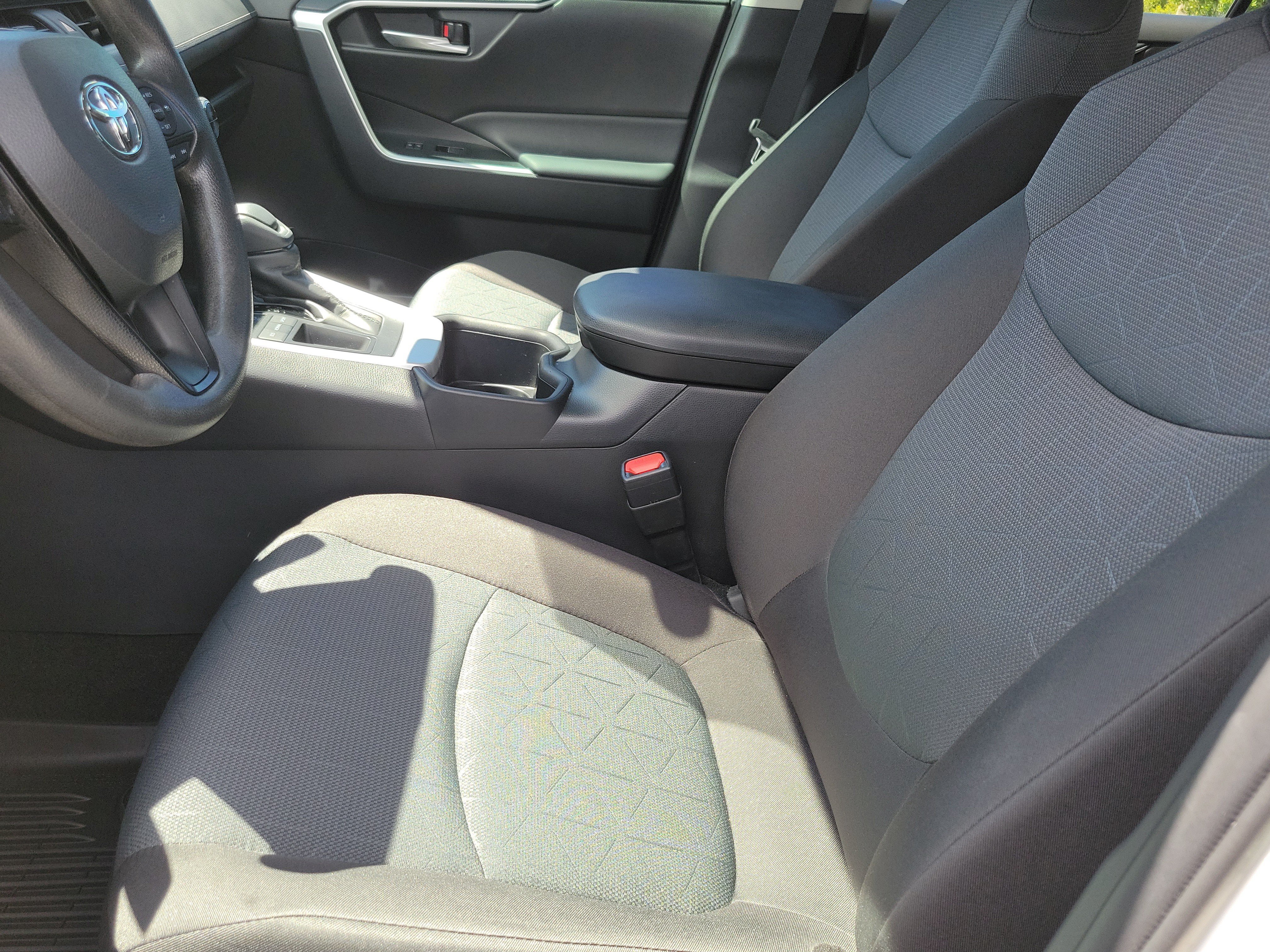 Used 2025 Toyota RAV4 XLE w/ Convenience Package FWD image 21