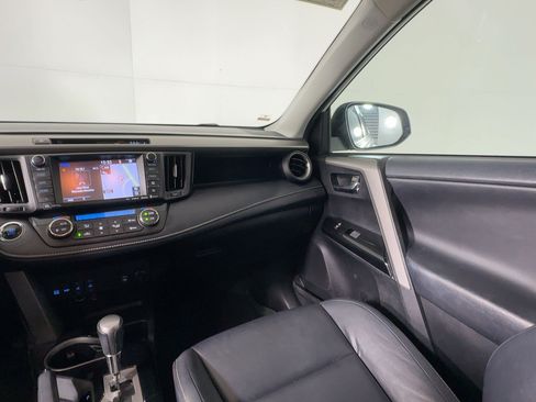 Used 2018 Toyota RAV4 Limited w/ Advanced Technology Package image 28