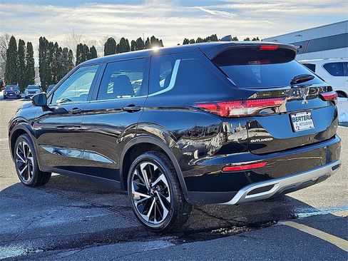 Used 2024 Mitsubishi Outlander SE image 4