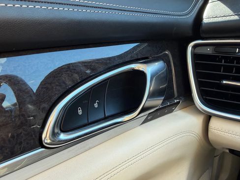 Used 2016 Porsche Panamera Turbo image 42
