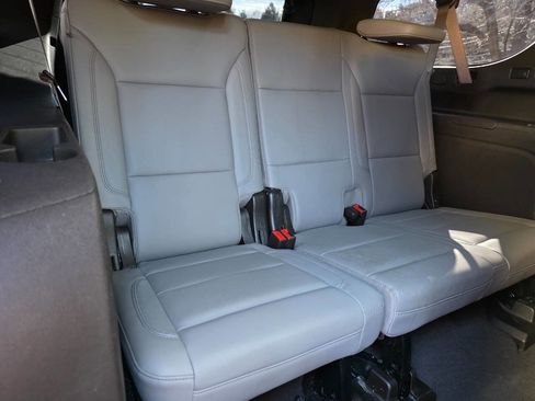 Used 2021 Chevrolet Suburban LT image 33