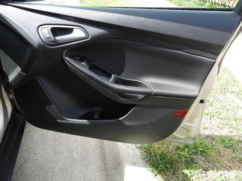 Used 2017 Ford Focus SE FWD image 35