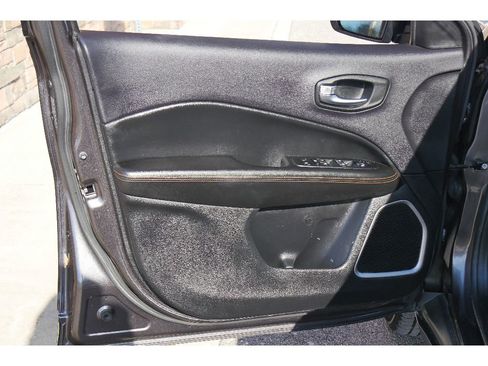 Used 2018 Jeep Compass Limited w/ Navigation Group image 9